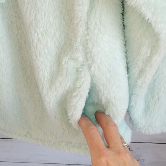 Girl's Fuzzy Pullover Jacket Coat Top - Picture 4 of 5